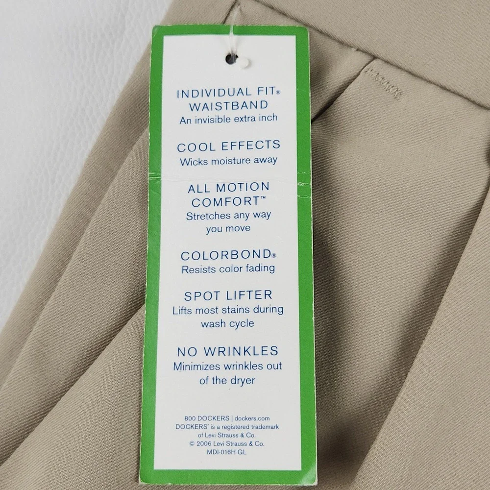 NWT Dockers Golf Performance Pants 36x30 Tan Pleated Relaxed Fit Khaki 407123724
